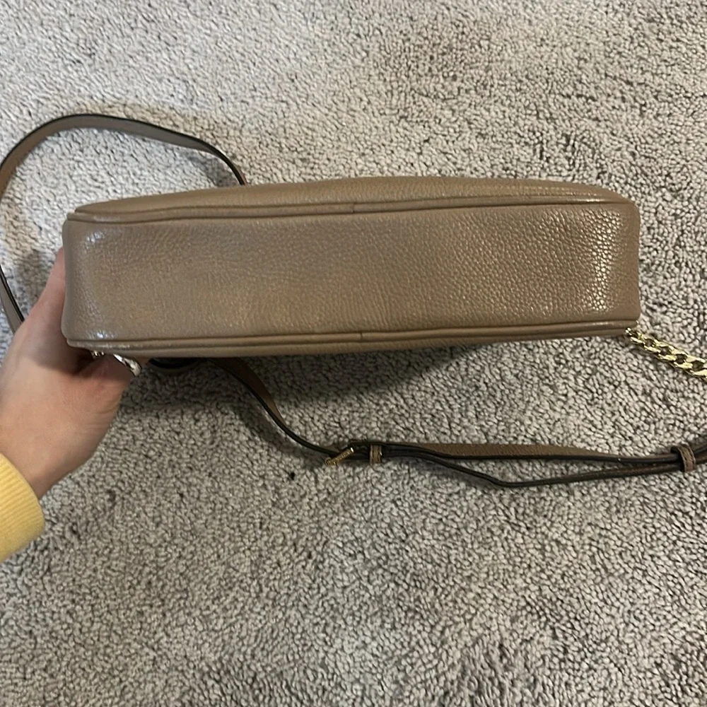 Michael Kors crossbody | tan